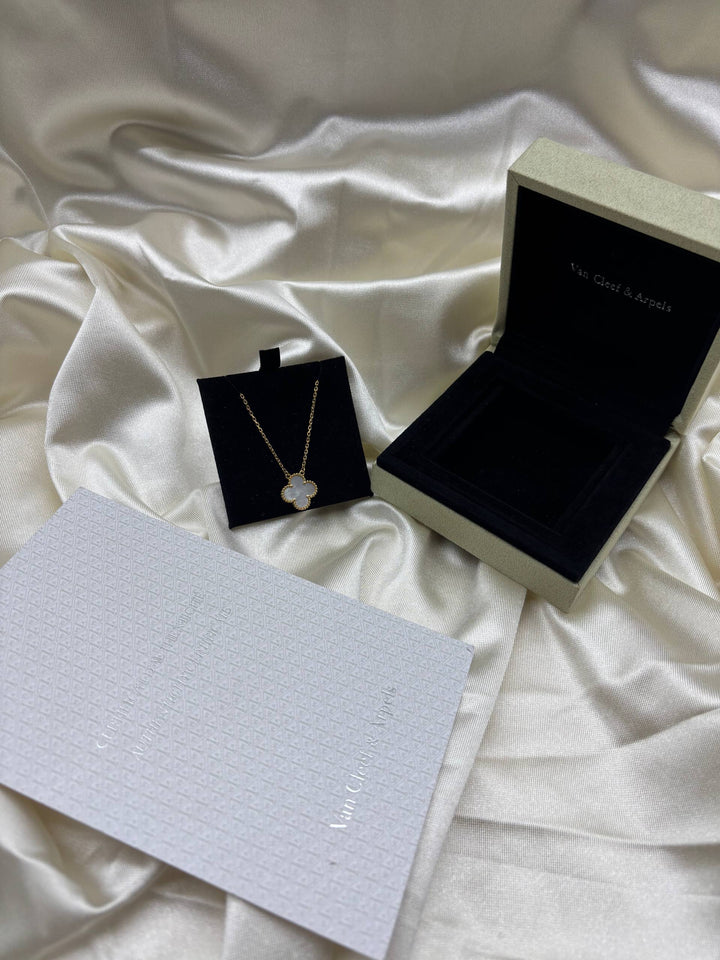 VCA VAN CLEEF VINTAGE ALHAMBRA PENDANT 18K YELLOW GOLD MOTHER OF PEARL YEAR 2023