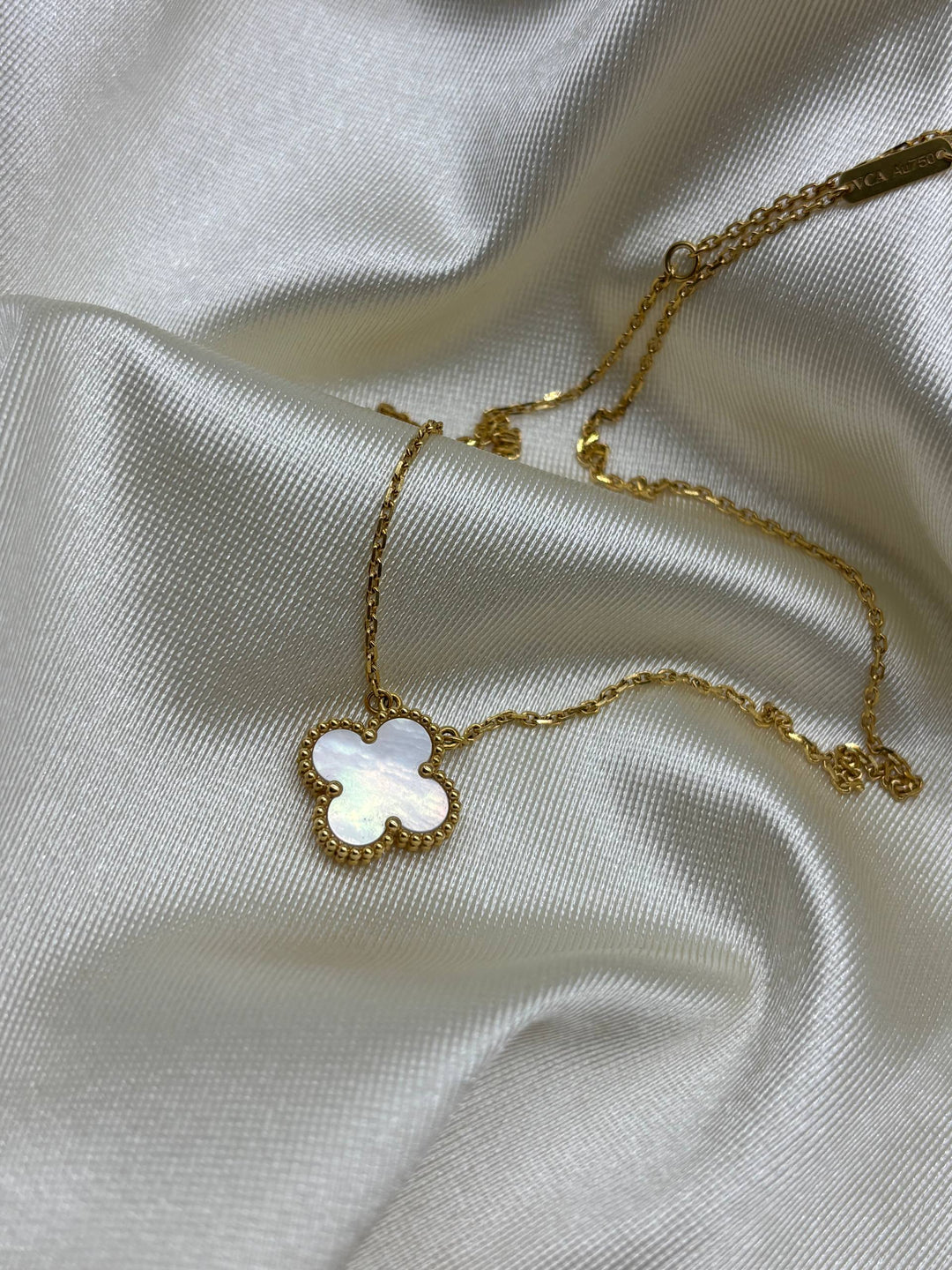 VCA VAN CLEEF VINTAGE ALHAMBRA PENDANT 18K YELLOW GOLD MOTHER OF PEARL YEAR 2023
