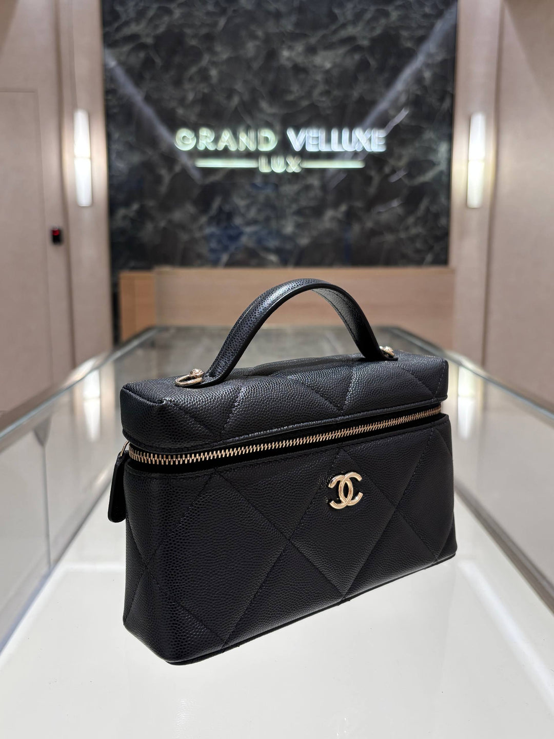 MICROCHIP CHANEL VANITY CASE 25K BAG IN BLACK GRAINED CALFSKIN LEATHER