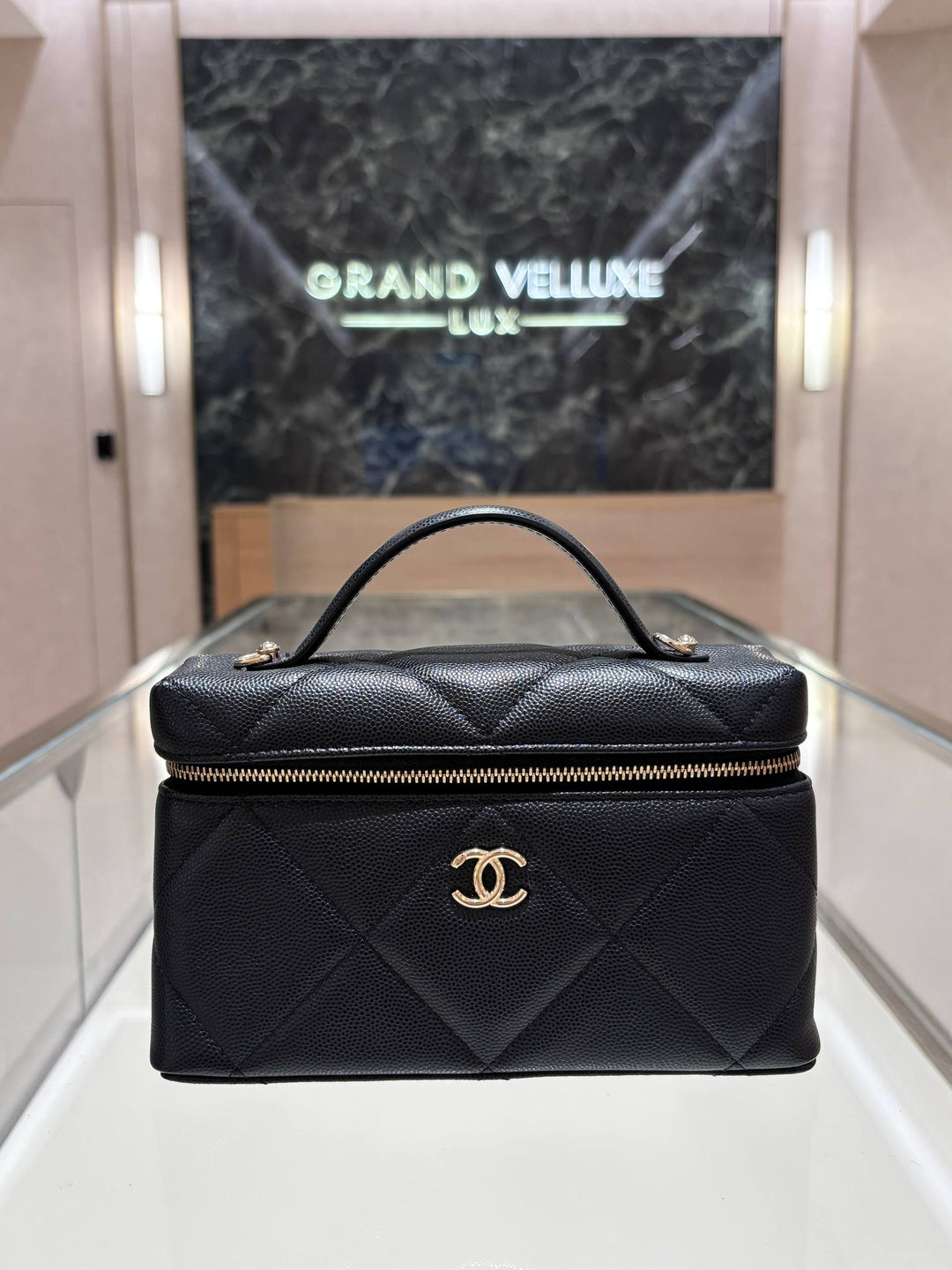 MICROCHIP CHANEL VANITY CASE 25K BAG IN BLACK GRAINED CALFSKIN LEATHER