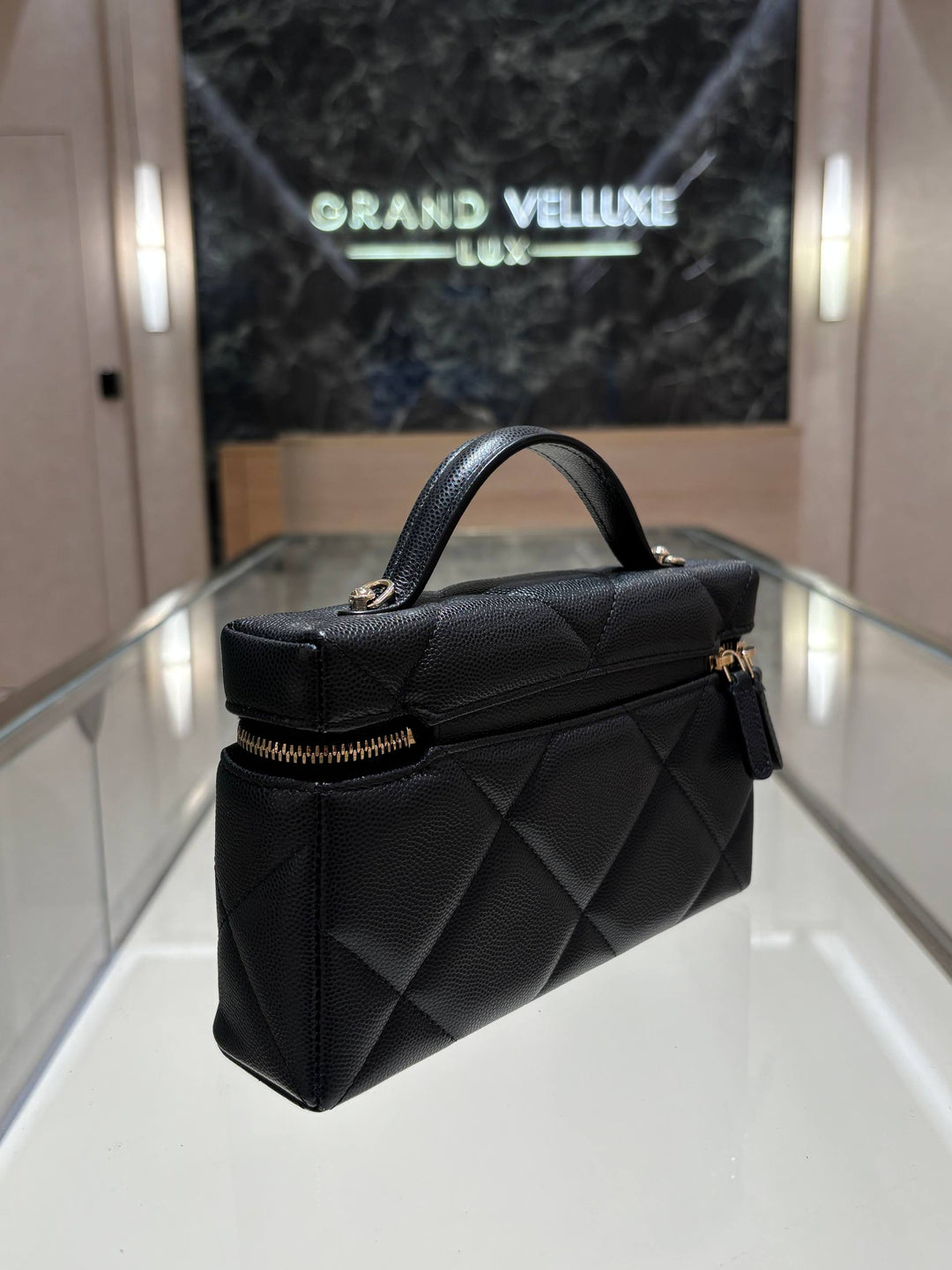 MICROCHIP CHANEL VANITY CASE 25K BAG IN BLACK GRAINED CALFSKIN LEATHER