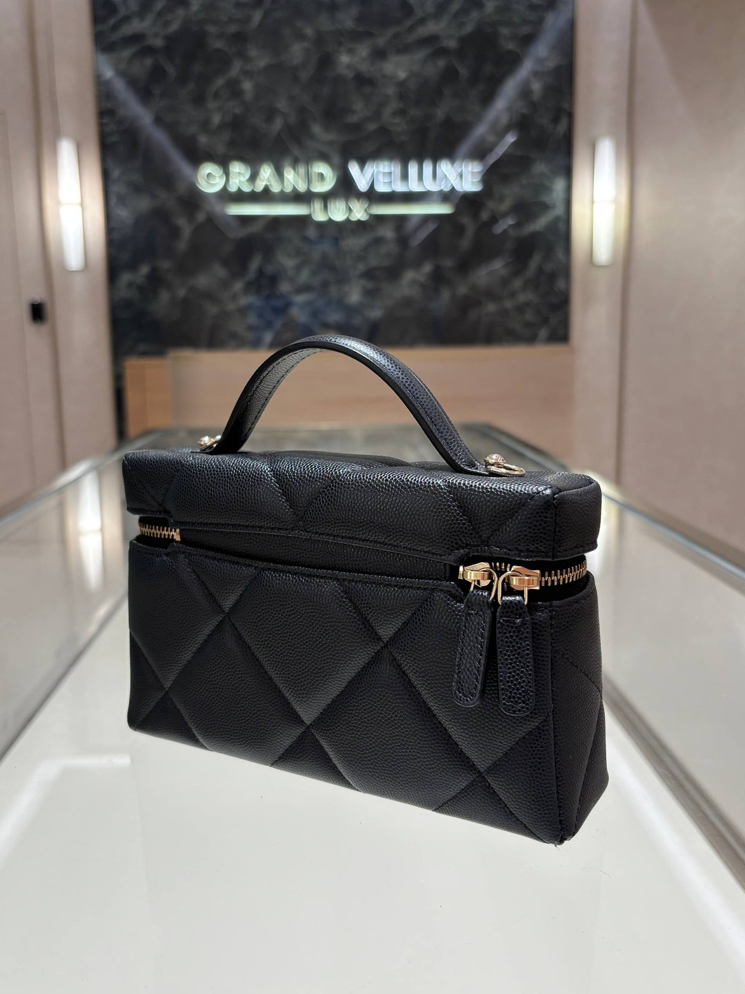 MICROCHIP CHANEL VANITY CASE 25K BAG IN BLACK GRAINED CALFSKIN LEATHER