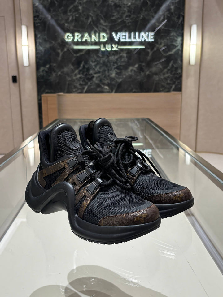 LOUIS VUITTON LV ARCHLIGHT SNEAKERS IN BROWN MONOGRAM CANVAS WITH BLACK TECHNICAL TEXTILE