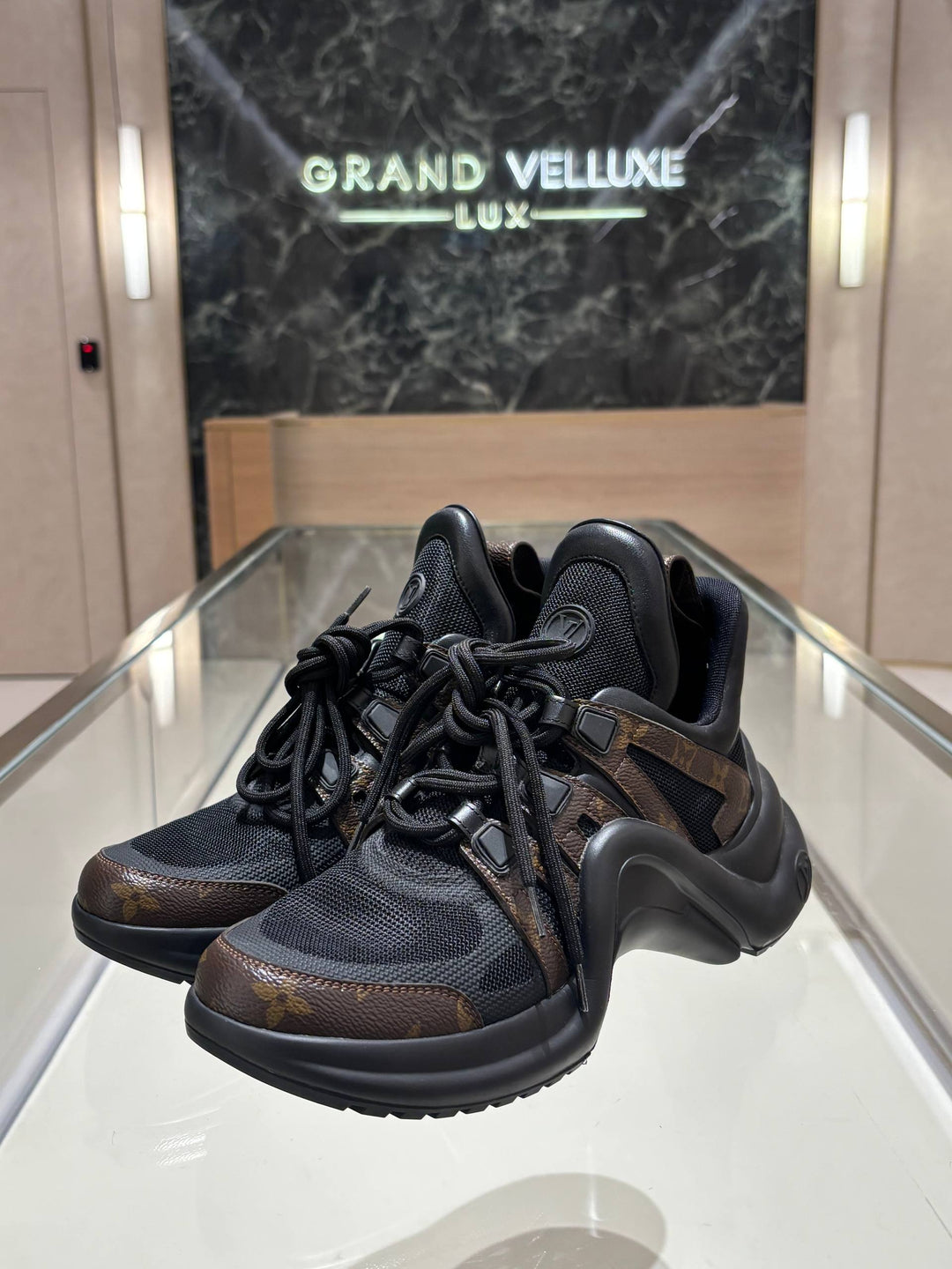 LOUIS VUITTON LV ARCHLIGHT SNEAKERS IN BROWN MONOGRAM CANVAS WITH BLACK TECHNICAL TEXTILE