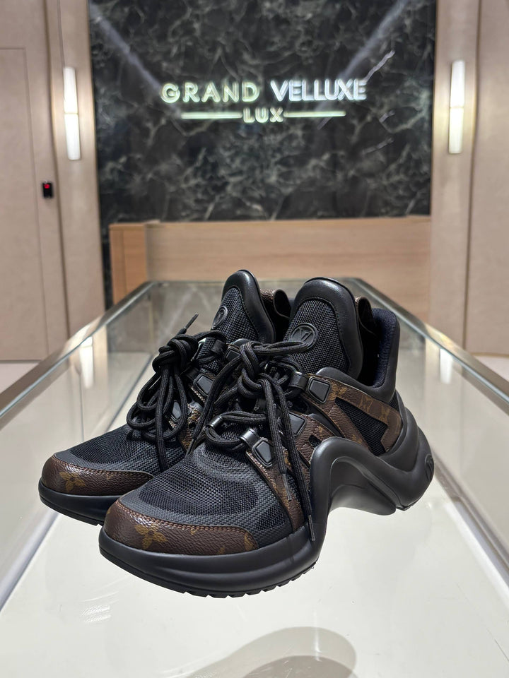 LOUIS VUITTON LV ARCHLIGHT SNEAKERS IN BROWN MONOGRAM CANVAS WITH BLACK TECHNICAL TEXTILE
