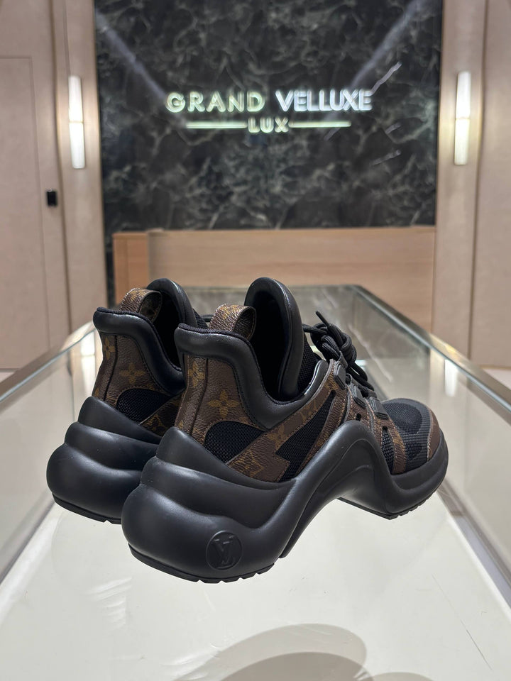 LOUIS VUITTON LV ARCHLIGHT SNEAKERS IN BROWN MONOGRAM CANVAS WITH BLACK TECHNICAL TEXTILE