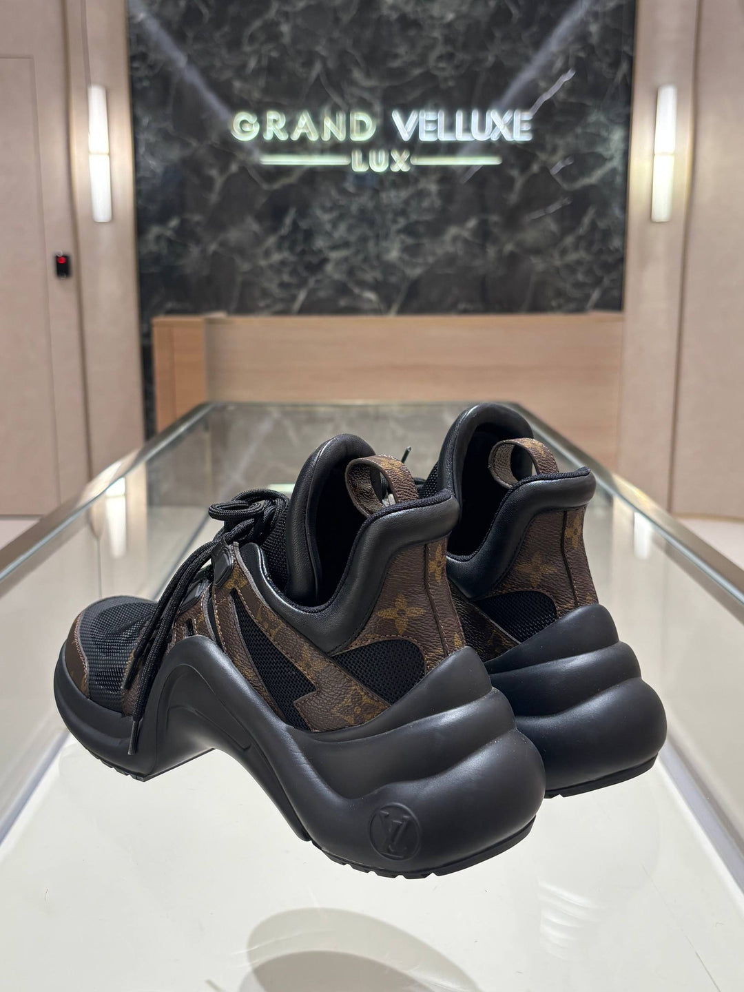 LOUIS VUITTON LV ARCHLIGHT SNEAKERS IN BROWN MONOGRAM CANVAS WITH BLACK TECHNICAL TEXTILE