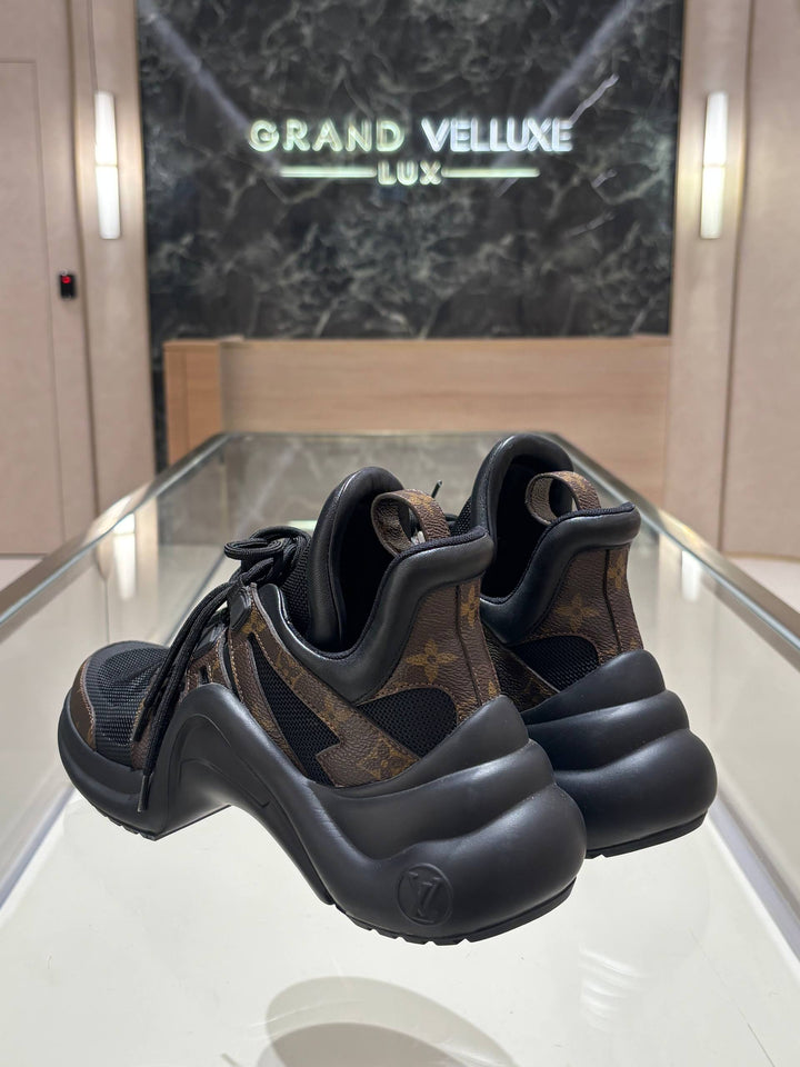 LOUIS VUITTON LV ARCHLIGHT SNEAKERS IN BROWN MONOGRAM CANVAS WITH BLACK TECHNICAL TEXTILE